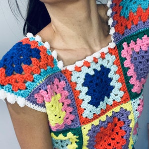 Granny square open-back summer top DIY crochet pattern image 2