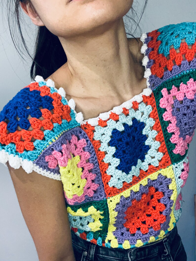 Granny square open-back summer top DIY crochet pattern image 2