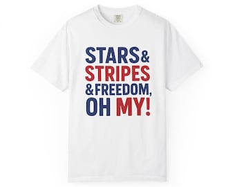 Camiseta patriótica del 4 de julio con estrellas, rayas y libertad.