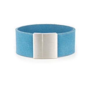 Armband Leder Damen Hellblau Wildleder Handgemacht - Manschette Handmade Armband - Für Sie - Für Damen - Edelstahl Magnetverschluss