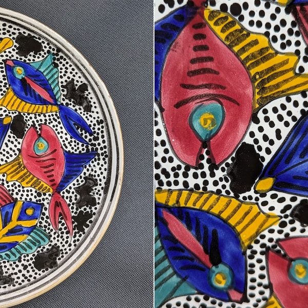 Vintage wall plate from Tunisia - ceramic handpainted plate - folk decor - fish pattern - vintage farmhouse cottage decor - 27 cm - 10.62 in