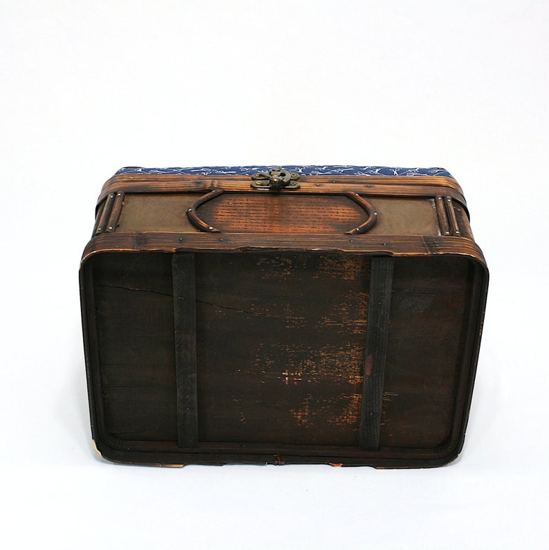 Caja de cesta de cofre del tesoro de costura grande estilo vintage reciclado 13x8.5x9, tela de diseñador azul con forro hecho a mano, 6 bolsillos, alfiletero, regalo imagen 10