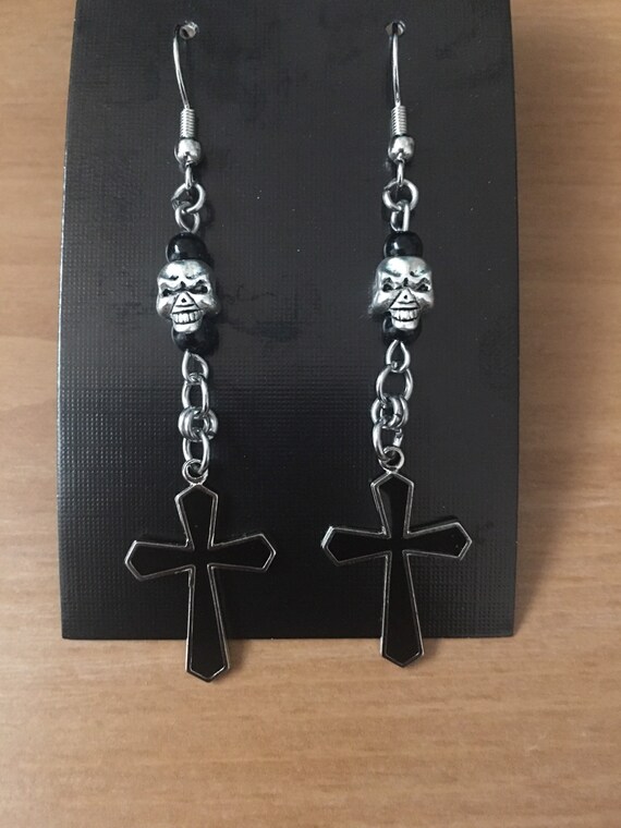 Handmade Gothic Cross Dangle Earrings With Silver Metal  display picture 3