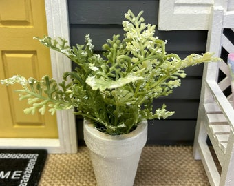 Dollhouse - Planter with White Fern