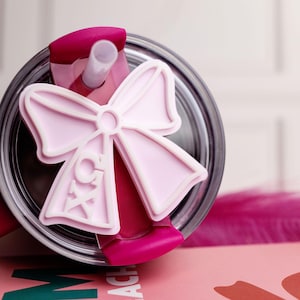 Chi Omega - Tumbler Tag - Chi Omega Pink Bow Stanley Topper, Coquette Sorority Gift, Chi O Tumbler Accessory