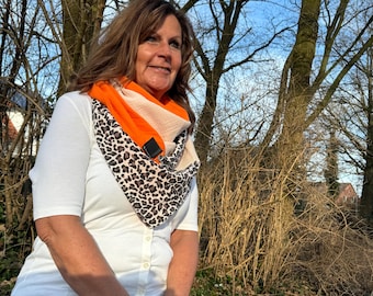 Ein Hauch Wildnis, ganz weich: Handgemachtes Musselin Dreieckstuch XXL –Braun & Orange, Stola, Wickelschal, Schalkragen, Loop - Tuecherfee
