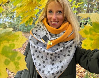 XXL Dreieckstuch Damen – kuscheliger Fleece Wickelschal mit Pusteblumen – Dunkelgrau, Hellgrau & Currygelb – mit Clip – Geschenk für sie