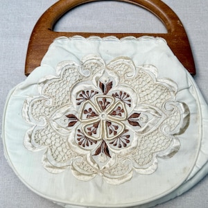 1970s Wooden Handle Embroidered Bermuda Bag Tulle Lined