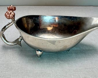 Salsera plateada con detalles de bellota otoñal