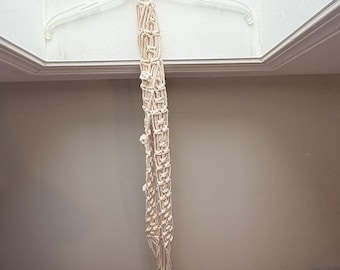 Macetero colgante de macramé color marfil para interior de 62 pulgadas