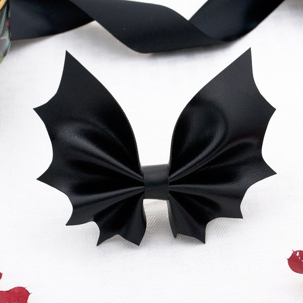 Upcycled Leather Bat Bow ou Bowtie - Accessoire pour cheveux ou sac