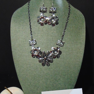 Miłośnicy sów - sprawdźcie „Night Flower” od Just Jewels Designs. Przepiękny naszyjnik z motywem sowy.