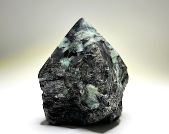 Emerald Crystal Points