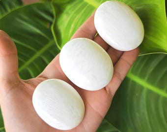 Scolecite Palm Stone
