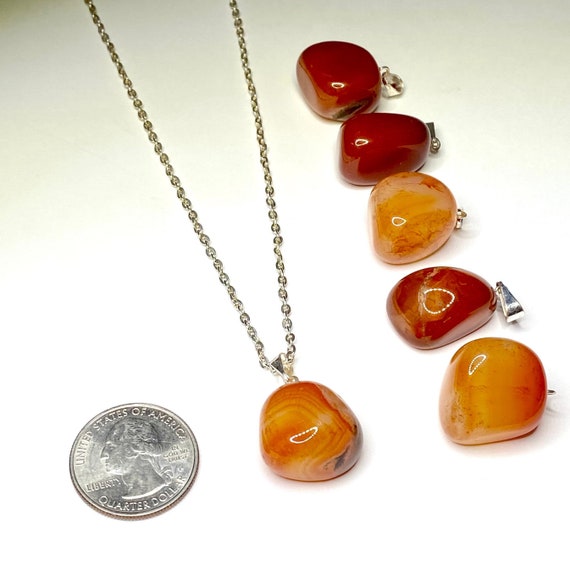 カーネリアンのティアドロップ型ペンダントネックレス：18インチの 