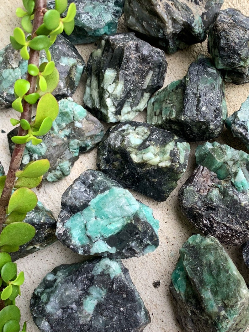 Raw Emerald Stone image 5