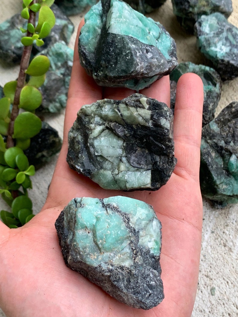 Raw Emerald Stone image 8