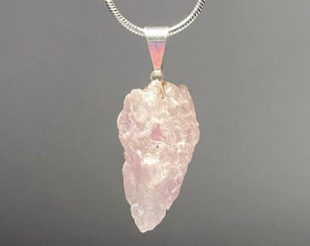 Canga Rosa Rose Quartz Pendant with Free Chain