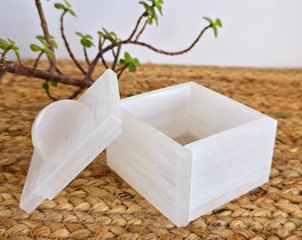Selenite Charging Crystal Jewelry Box, HANDMADE Selenite Crystal Charging Station, Natural Moroccan White Selenite Handmade Jewelry Box