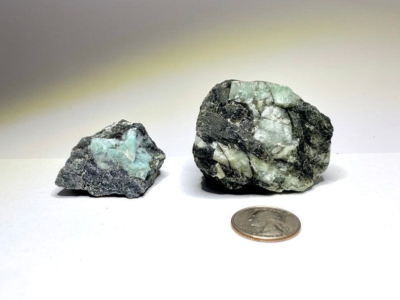 Raw Emerald Stone image 10