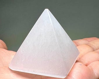Pirámide de cristal de selenita - Estación de carga y limpieza energética