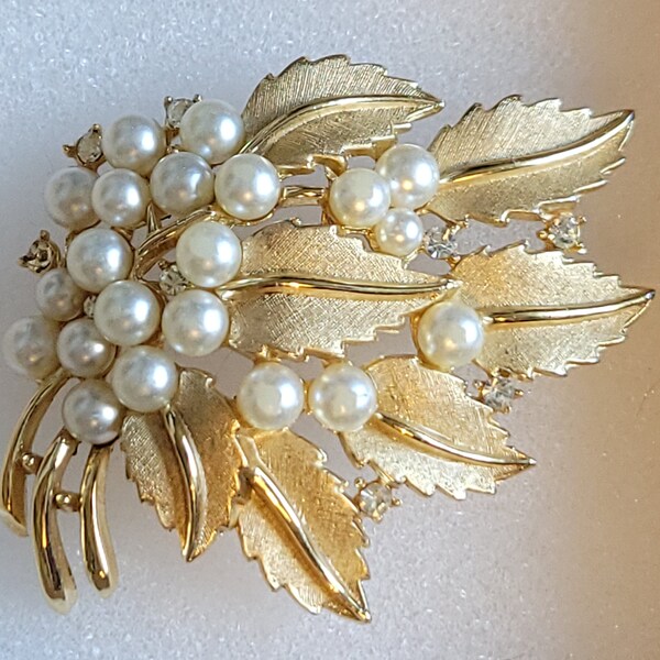 Vintage signed Trifari gold tone faux pearl  rhinestone brooch pin 2.5  inch