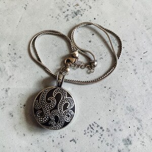 LAURA ASHLEY ペンダント Laura Ashley Necklace - Etsy