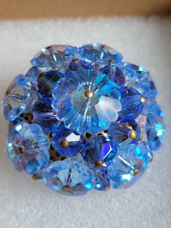 Vtg blue AB scalloped crystal beaded brooch unsig… - image 2