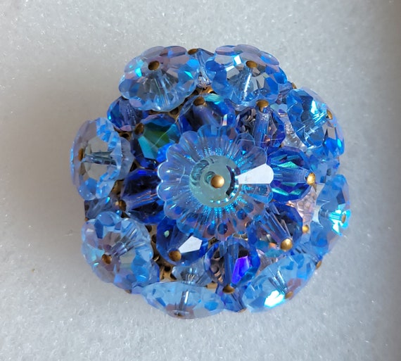 Vtg blue AB scalloped crystal beaded brooch unsig… - image 4