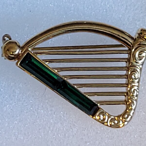 Vintage gold plated green glass stones irish harp pin brooch