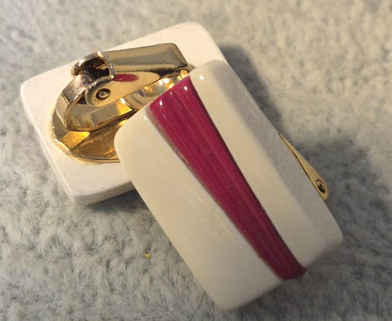 Red off white plastic lightweight rectangle clip … - image 1