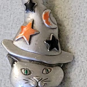 JJ silver tone wizard witch kitty cat brooch pin 1.25 x 2.5 inch