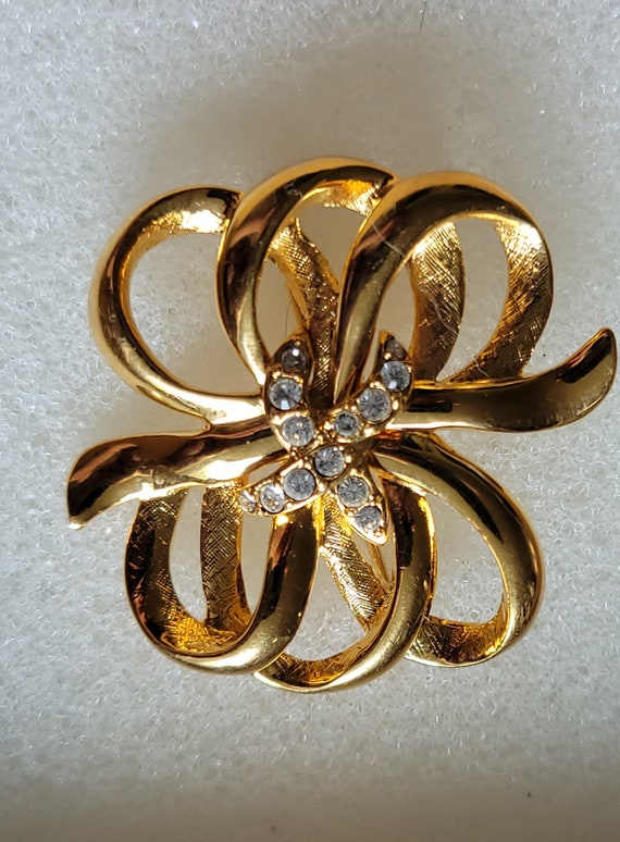 Monet signed gold tone clear rhinestone brooch pin