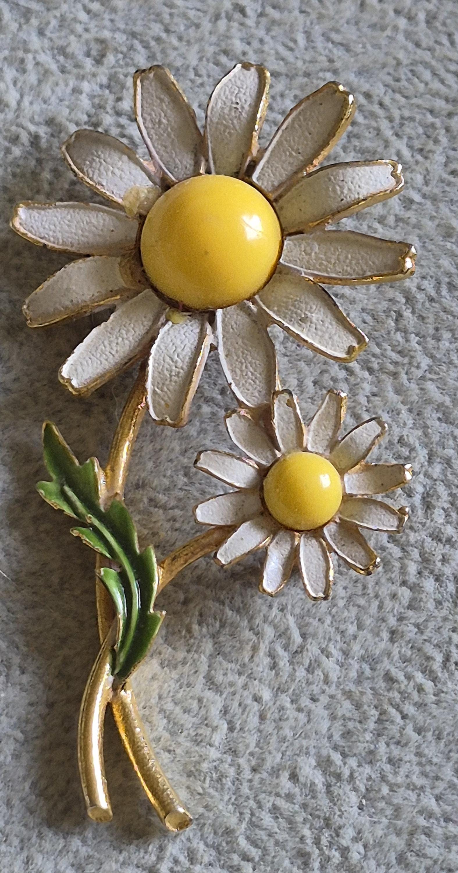 Daisy Brooch - Etsy