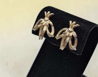 Pale gold tone open work clip on earrings ear clips .75 x 1 inch lightweight