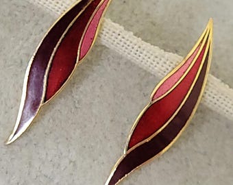 Burgundy red pink Cloisonnè enamel inlay gold tone pierced post earrings signed Meow .33 x 1.5 inch