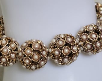 7 inch Ann Taylor gold tone faux cluster pearl stretchy bracelet elastic