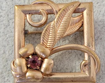 Vintage gold tone flower open work pink prong set rhinestone brooch pin 1.25 x 1.25 inch