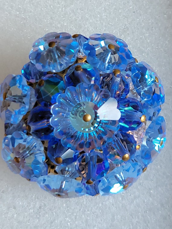 Vtg blue AB scalloped crystal beaded brooch unsig… - image 1
