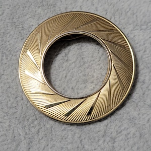 1.5 inch textured  gold tone scarf clip