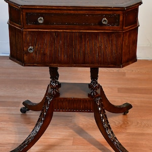 1930s Duncan Phyfe style Mahogany Nightstand / bedside table