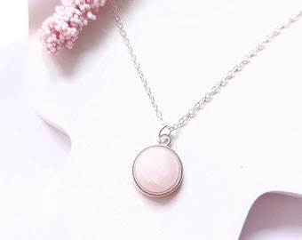 Collier quartz rose pendentif cabochon pierre précieuse rose