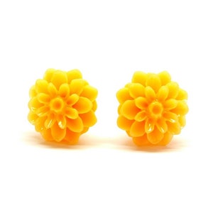 Stud Earrings Chrysanthemum Flower Blossom Resin Yellow