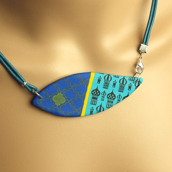 Cuir surfeur Collier pendentif jaune bleu turquoise de noirs motifs rétro de l’Oriental abrite la chaîne de collier argent tour Fimo polymère argile