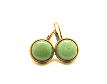 Boucles d'oreilles à levier serties de cabochons en aventurine verte