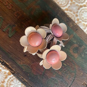 Pink Lisner Brooch - Etsy display picture 2