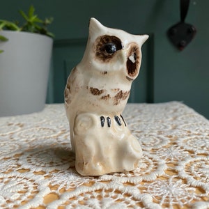 Vintage Tan/Brown Owl 3 1/4&quot; Tall  • Owl Knick Knacks
