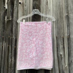 Vintage Pink & White Bath Towel - Vintage Single Towel | 23&quot; x 37&quot;