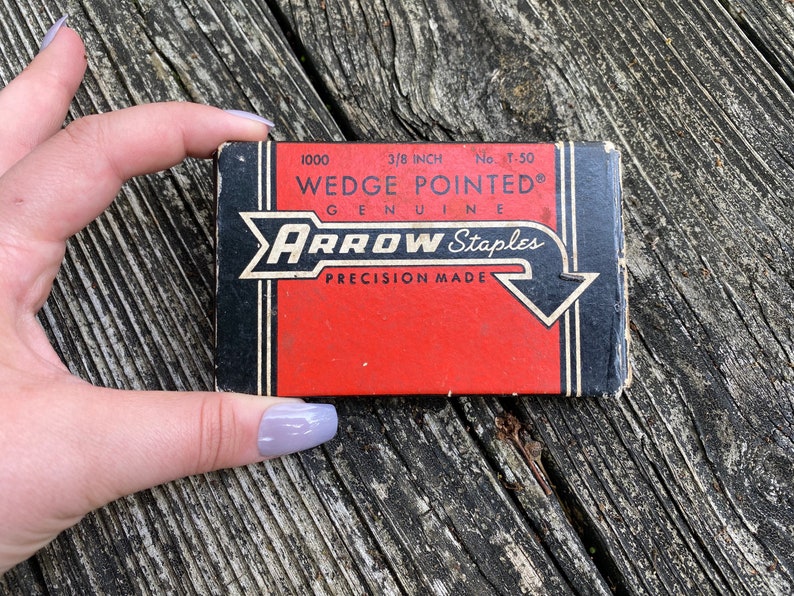 Vintage Box of Arrow Staples Red Box No. T-50, 3\/4