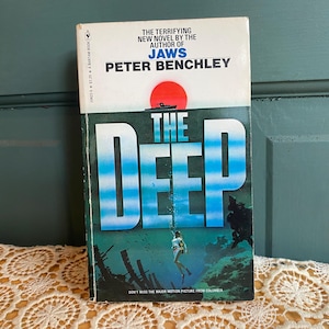 The Deep by Peter Benchley 1970s Bantam Books |  Horror Paperback | DISCOLORATION INSIDE